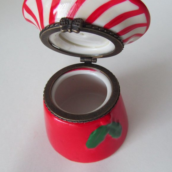 Vintage Christmas Penguin Sitting in Red Hat Trinket Box - Picture 4 of 9